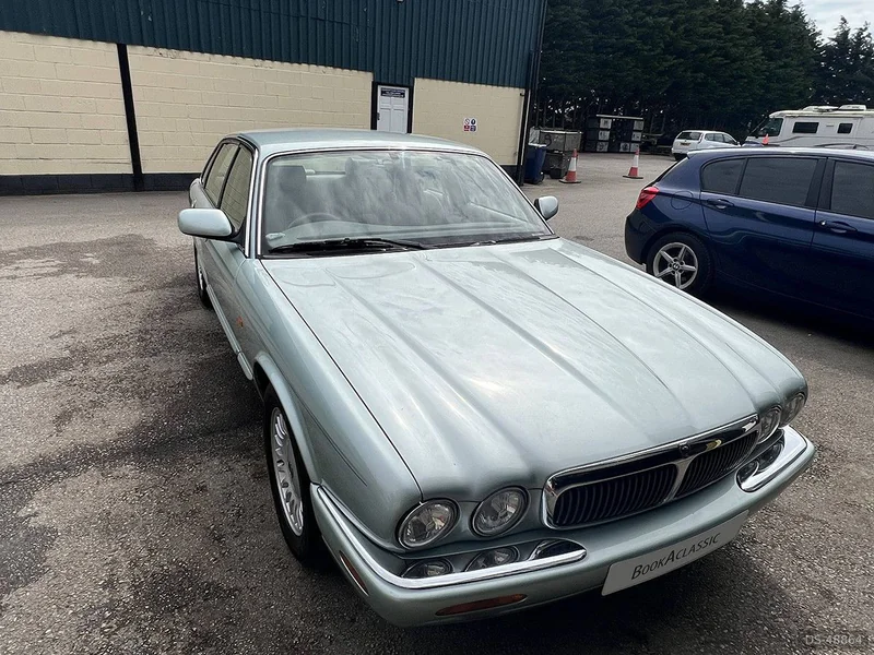 1998 Jaguar Xj8 in Burnley 2
