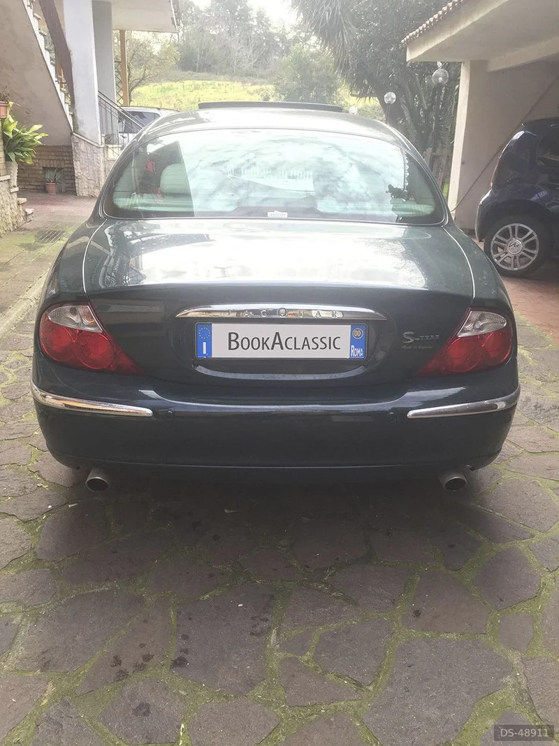 2000 Jaguar S Type in Roma 2