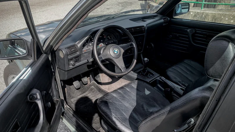 1983 BMW E30 in Olival Basto 5