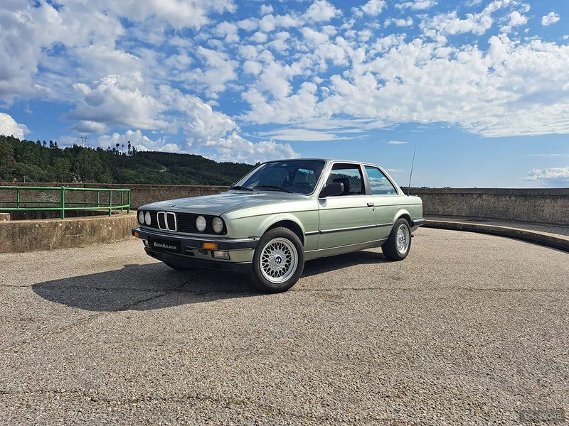 1983 BMW E30 in Olival Basto 2