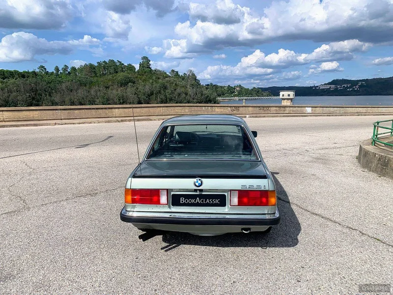 1983 BMW E30 in Olival Basto 3