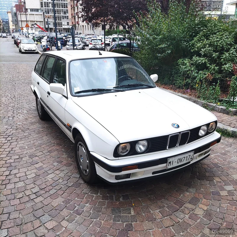 1991 BMW 318i Station Wagon in Roma 2