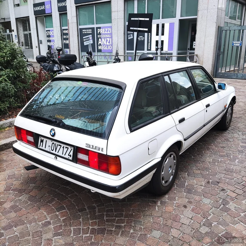 1991 BMW 318i Station Wagon in Roma 3