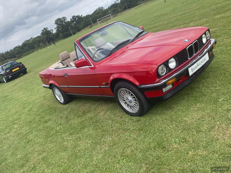 1989 BMW 3 Series E30 in London 3