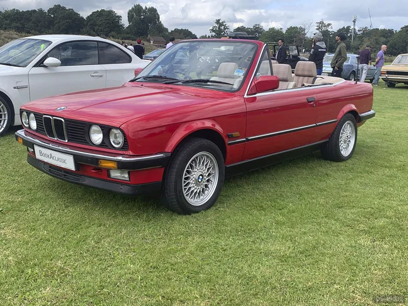 1989 BMW 3 Series E30 in London 4