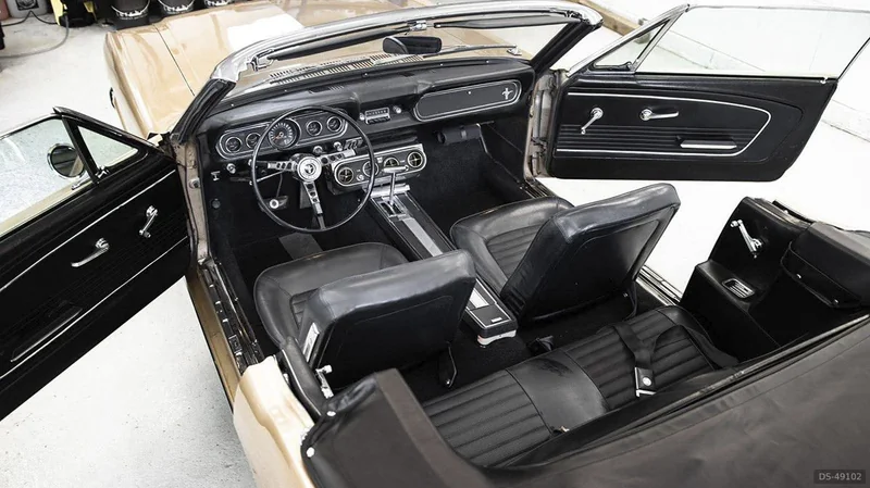 1966 Ford Mustang Convertible in Ruutana 6