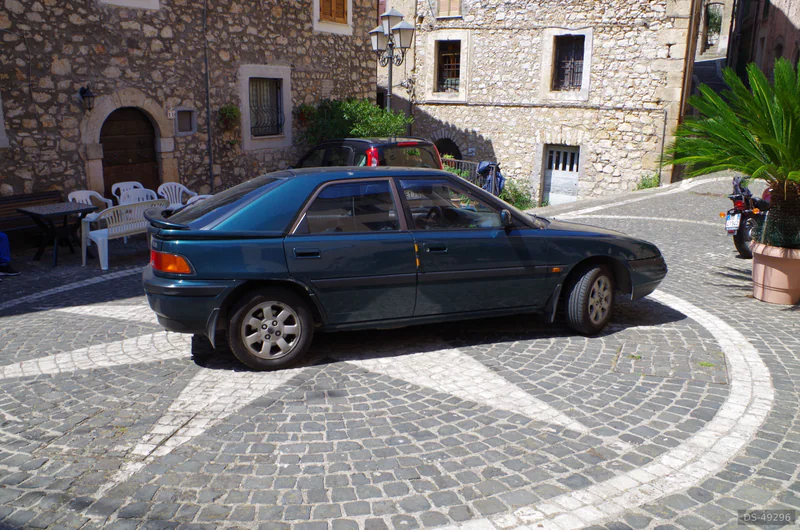 1993 Mazda 323f in Roma 2