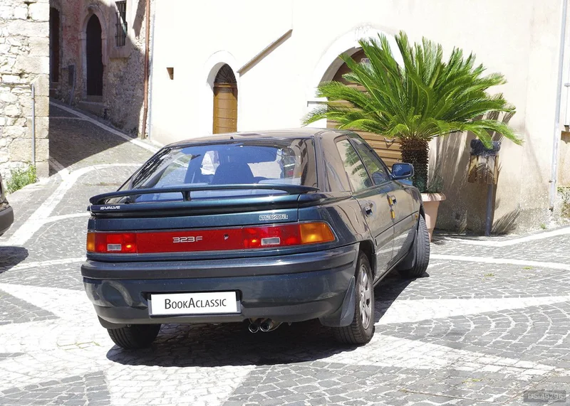 1993 Mazda 323f in Roma 6