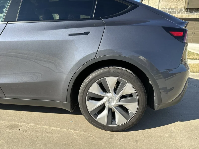 2023 Tesla MODEL Y 4