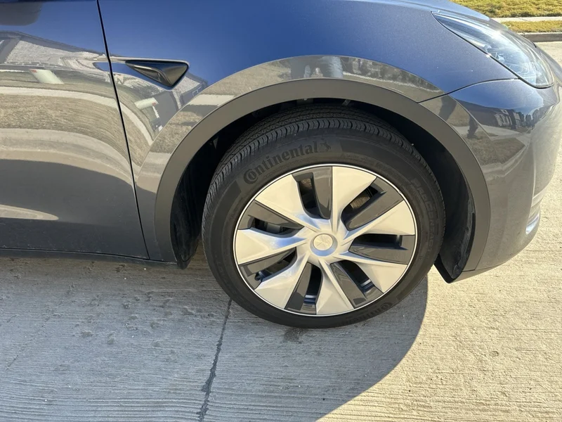 2023 Tesla MODEL Y 9