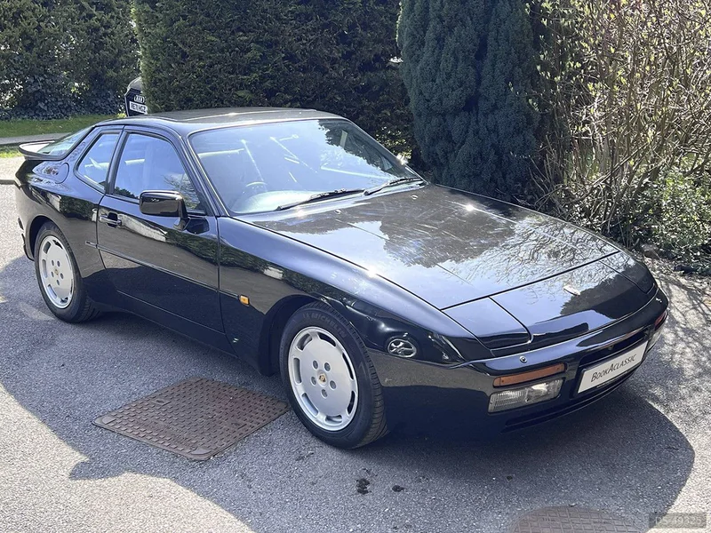 1986 Porsche 944 Turbo in London 3