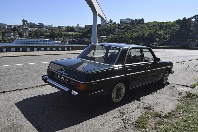 1974 Mercedes-Benz W115 in Vila Nova De Gaia 5