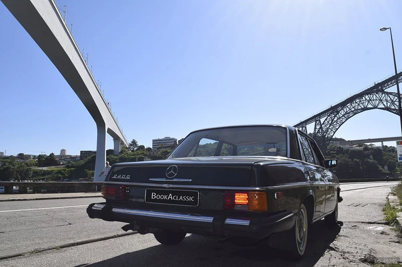 1974 Mercedes-Benz W115 in Vila Nova De Gaia 2