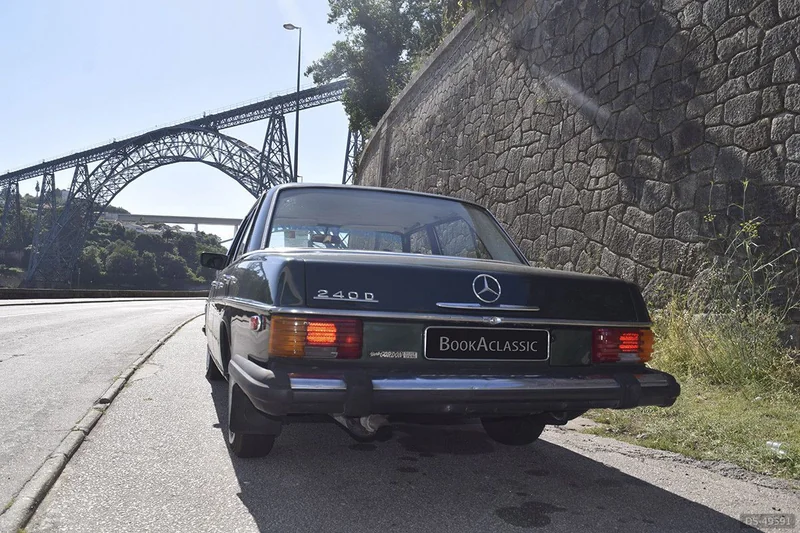 1974 Mercedes-Benz W115 in Vila Nova De Gaia 3