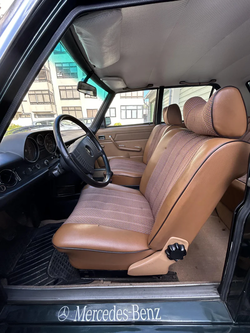 1974 Mercedes-Benz W115 in Vila Nova De Gaia 9