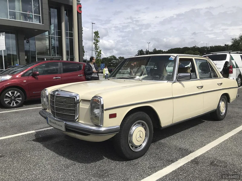 1976 Mercedes-Benz 200 in Bergen 1