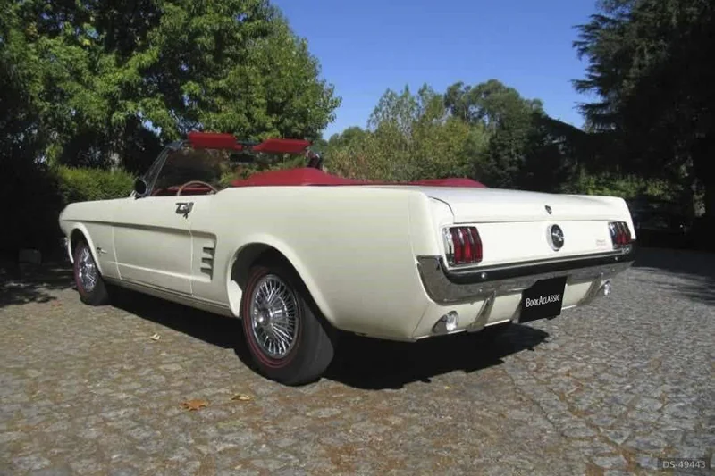 1966 Ford Mustang in Vila Mea 4