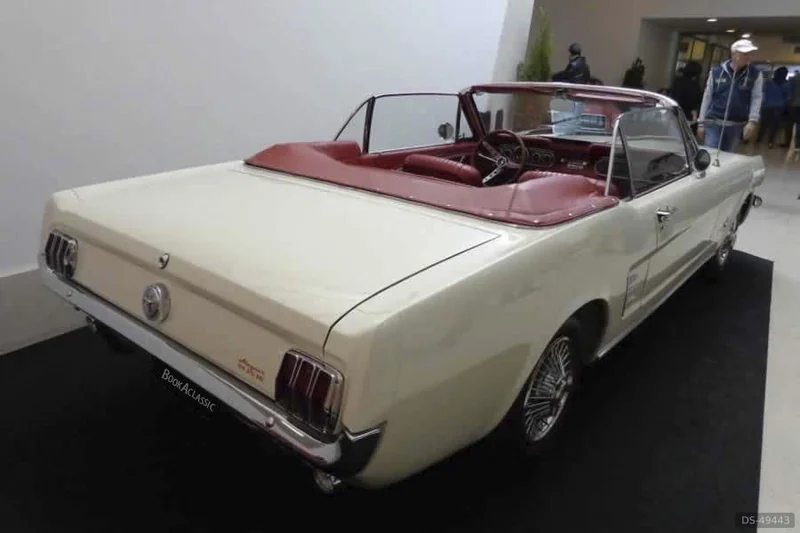 1966 Ford Mustang in Vila Mea 3