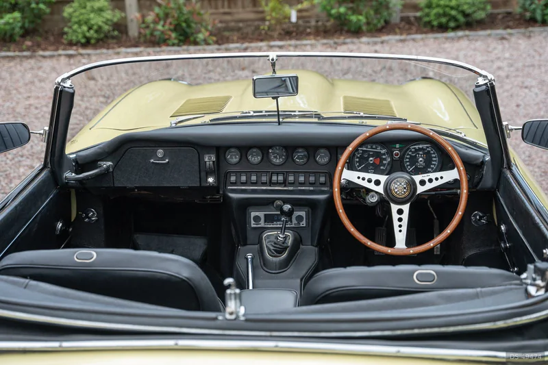 1970 Jaguar E-type in Hook 13