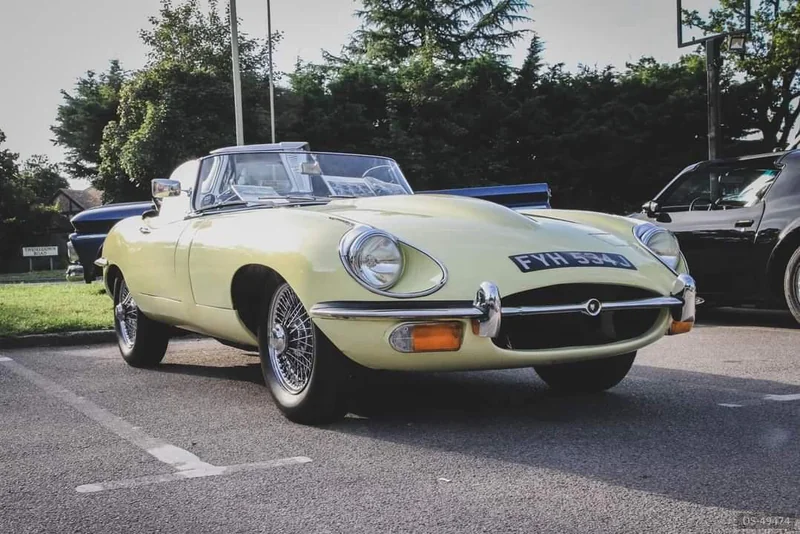 1970 Jaguar E-type in Hook 12