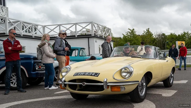 1970 Jaguar E-type in Hook 5