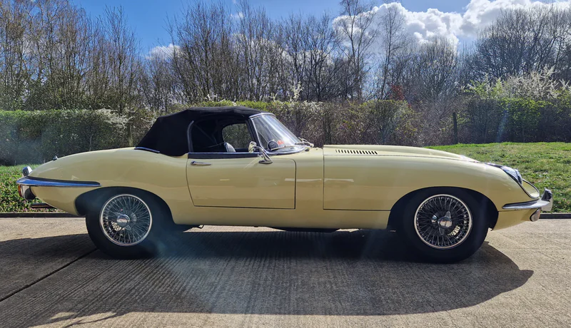 1970 Jaguar E-type in Hook 8