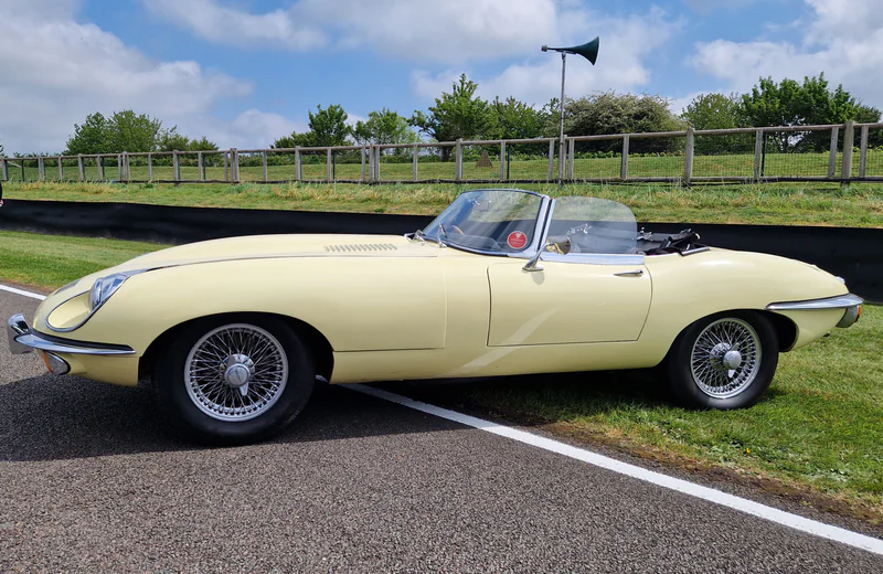1970 Jaguar E-type in Hook 7