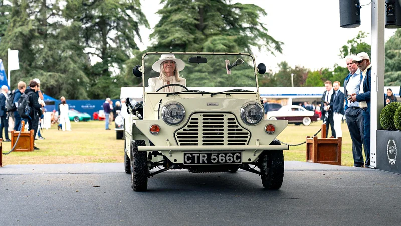 1965 Morris Mini Moke in London 10