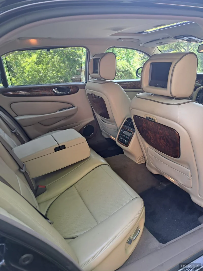 2009 Jaguar Xj8 Supercharged  Long Wheelbase in Toronto 8