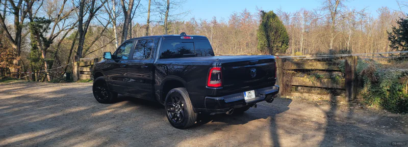 2022 Dodge Ram 1500 Hemi in Praha 9 5