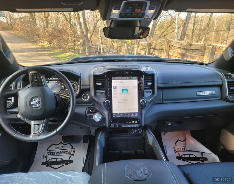 2022 Dodge Ram 1500  Hemi in Praha 9 9