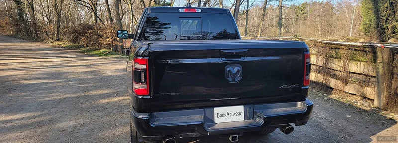 2022 Dodge Ram 1500  Hemi in Praha 9 6