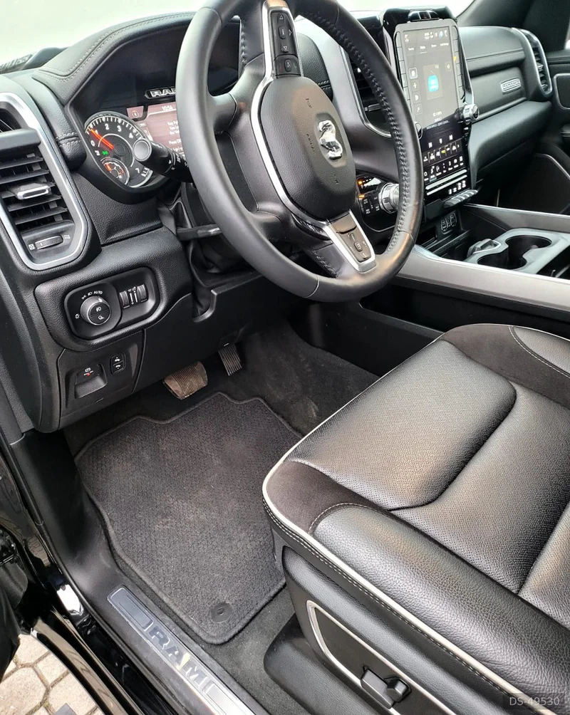 2022 Dodge Ram 1500 Hemi - Laramie Sport in Praha 9 5