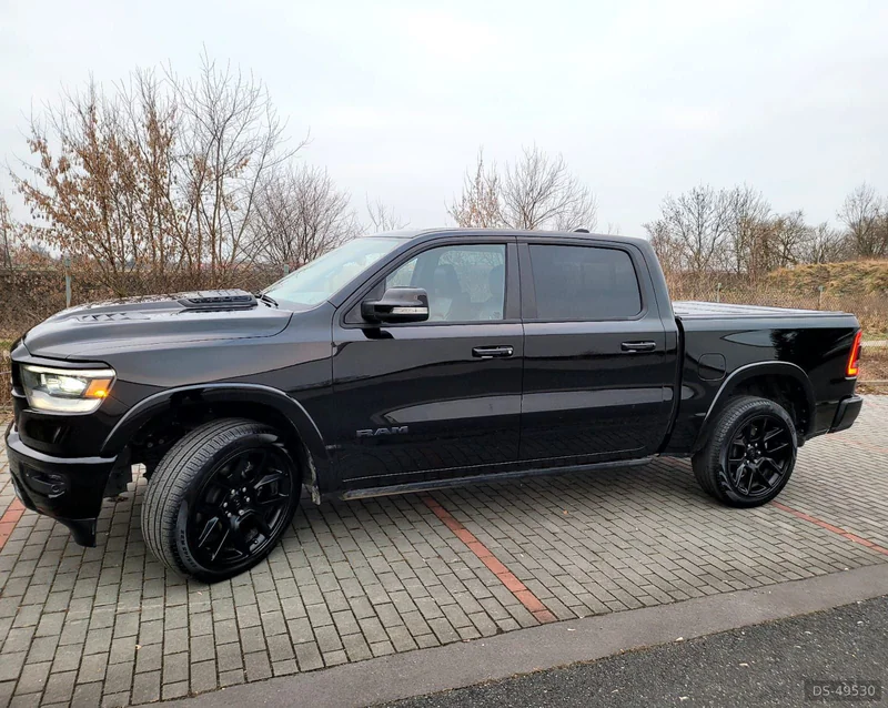2022 Dodge Ram 1500 Hemi - Laramie Sport in Praha 9
