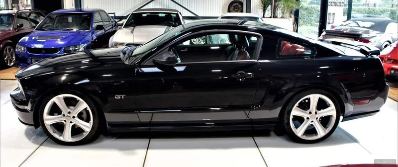 2006 Ford Mustang V8 in Binche 3