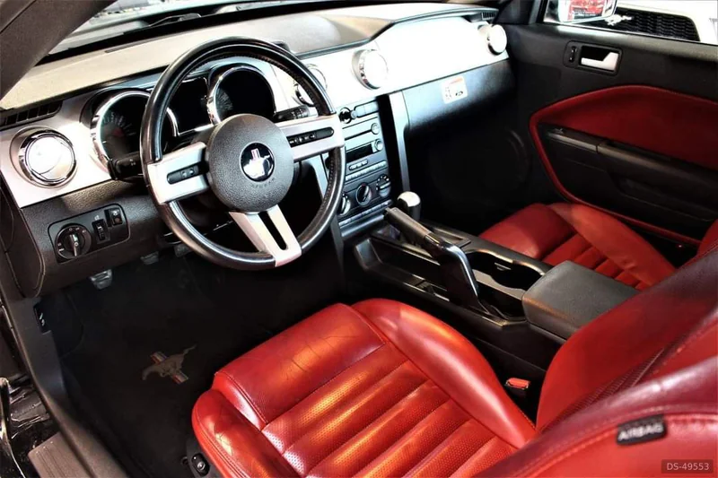 2006 Ford Mustang V8 in Binche 5