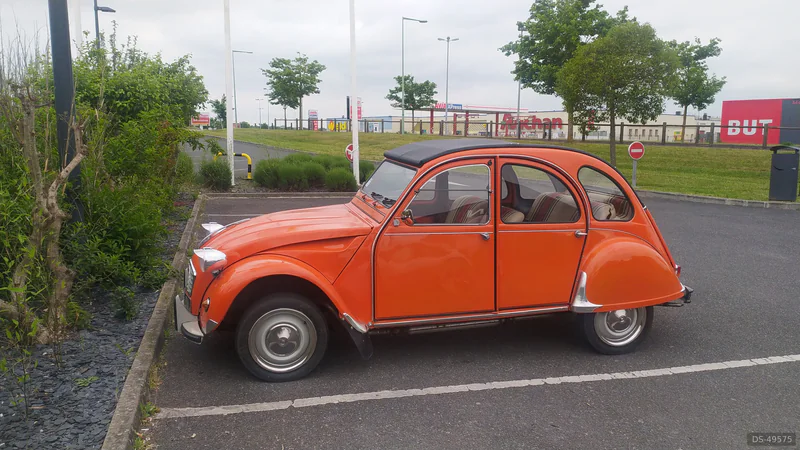 1975 Citroen 2cv6 in Saint-michel-sur-orge 8