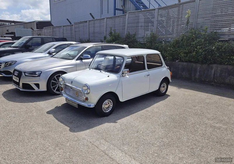 1972 Morris Mini 1000 Automatic in London 3