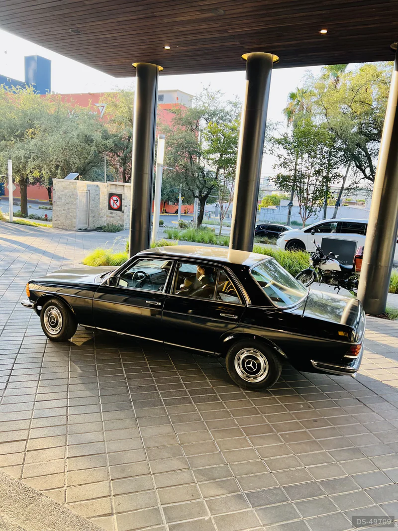 1970 Mercedes-Benz E 250 in Monterrey 2