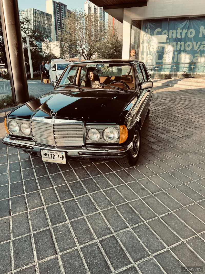 1970 Mercedes-Benz E 250 in Monterrey 3