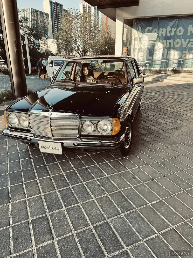 1970 Mercedes-Benz E 250 in Monterrey 7