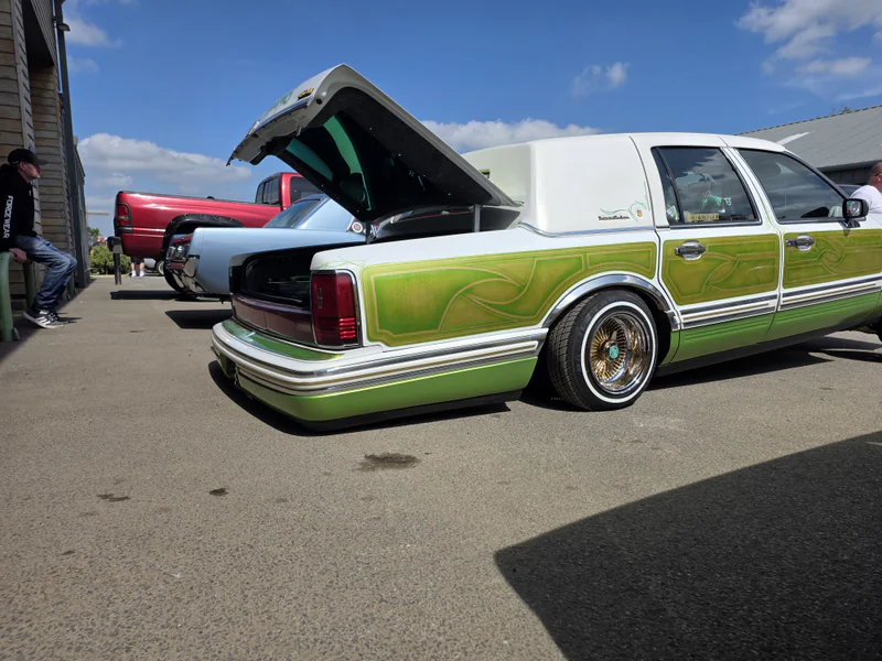 1991 Lincoln Towncar in Wakefield 2