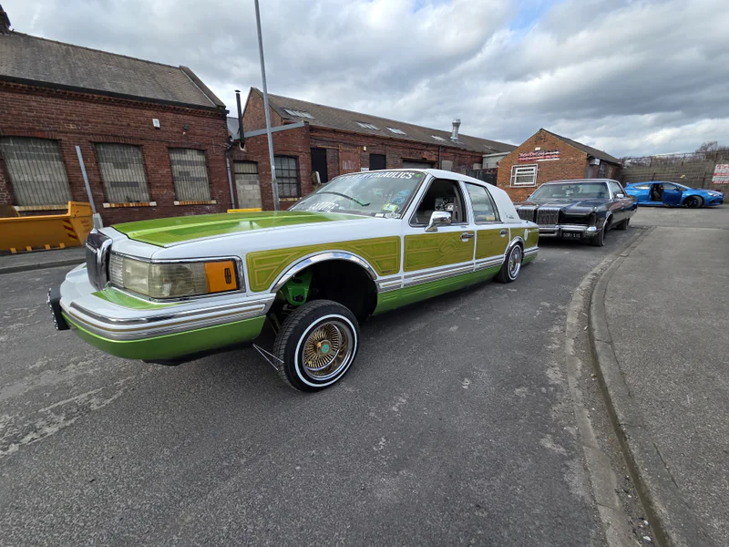 1991 Lincoln Towncar in Wakefield 5