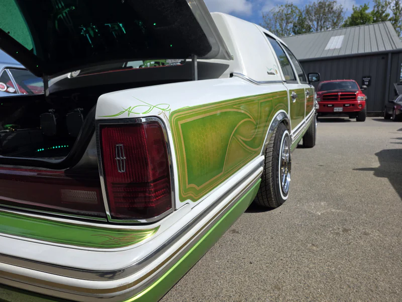 1991 Lincoln Towncar in Wakefield 7