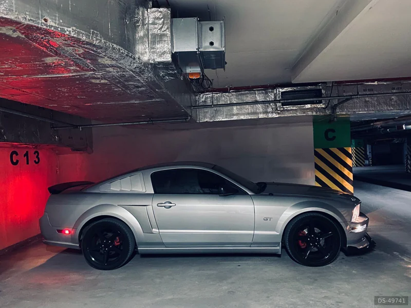 2006 Ford Mustang in Radom 6