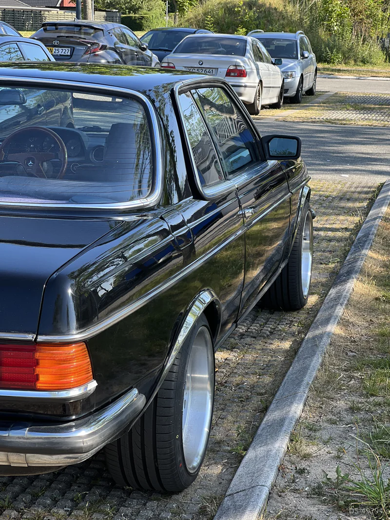 1985 Mercedes-Benz 230ce W123 in Greve 6
