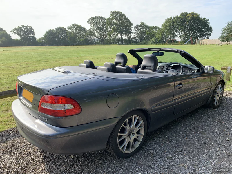 2004 Volvo C70 T5 Collection cabriolet in Gatwick 2