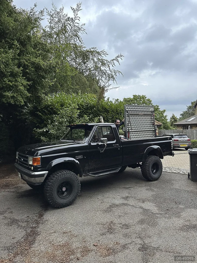 1990 Ford F150 in Godalming 8