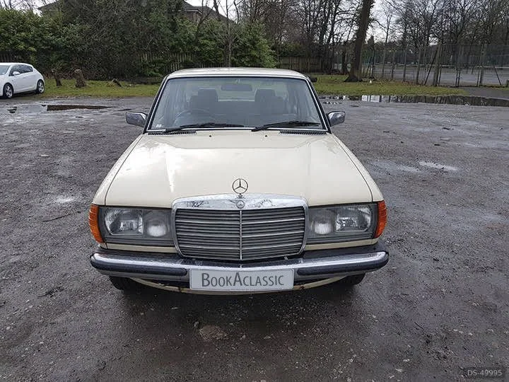 1981 Mercedes-Benz 230e in Manchester 3