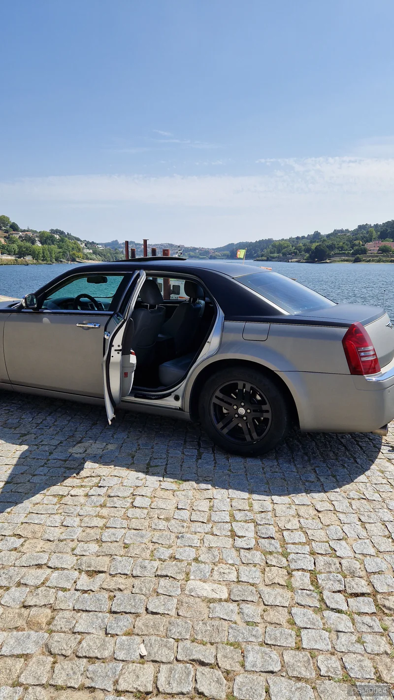 2006 Chrysler 300c in Ermesinde 2